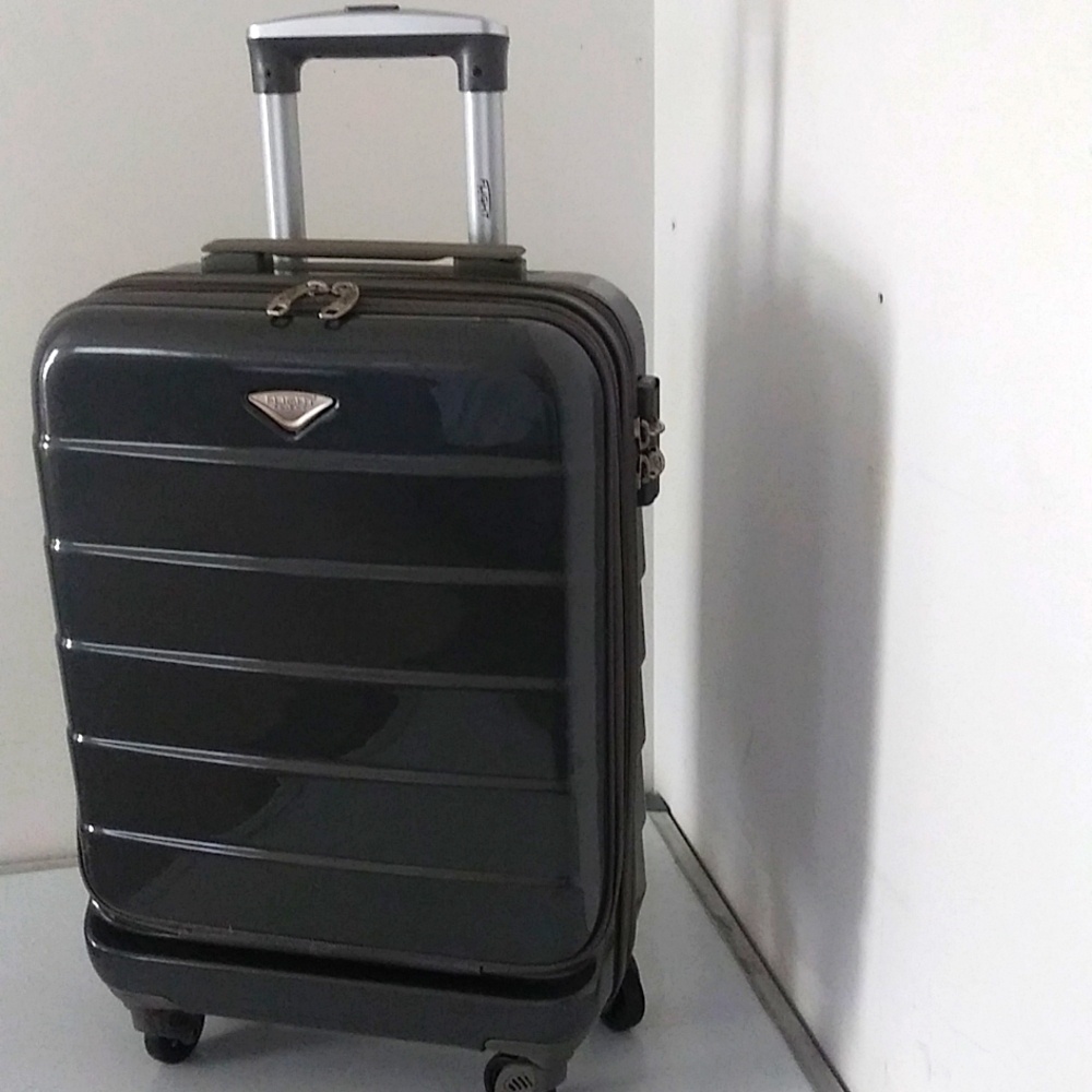 Carry-on 20" Spinner Lightweight built in TSA 3 digits Code Lock.